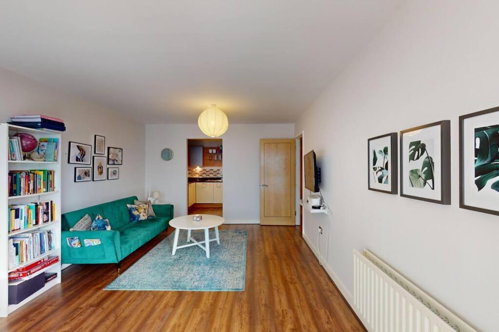 Centrally Located, Comfy 2-Bed 2-Bath Apt Dublin Exterior foto